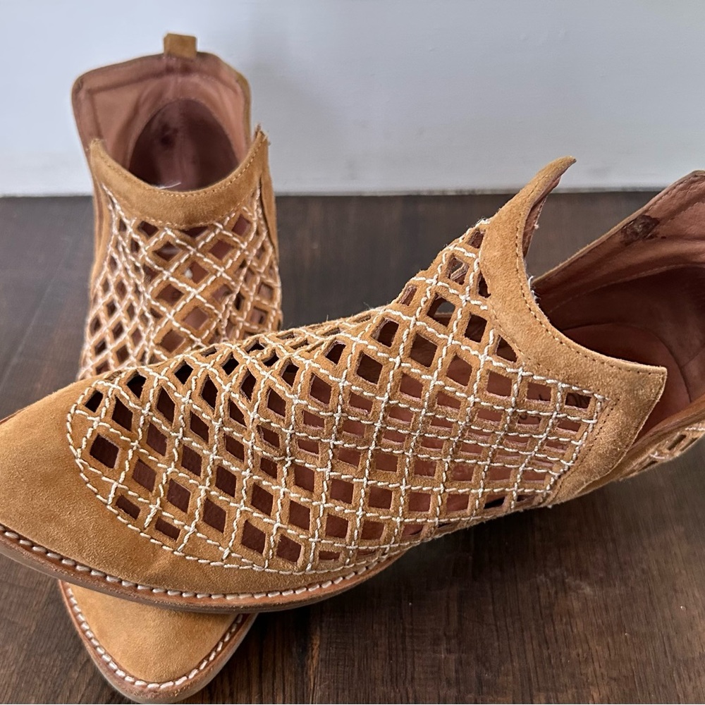 Jeffrey Campbell Taggart Open Weave Booties~ Size 7
